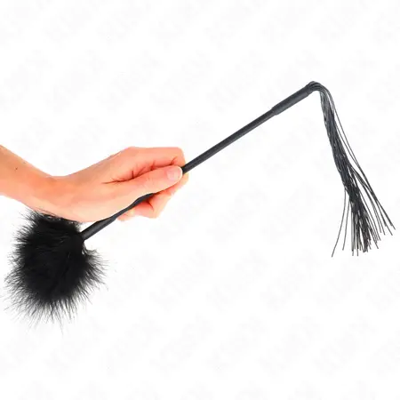 KINK Silikonski Perjani Bič za Draženje 47 cm – Dvojni Osećaj Crno-Crveni