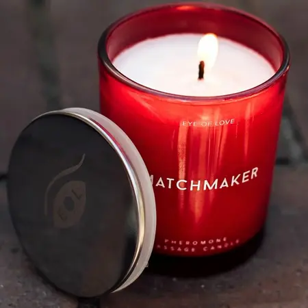 Eye of Love Matchmaker Red Diamond masažna sveća 150ml kedar i crna ribizla