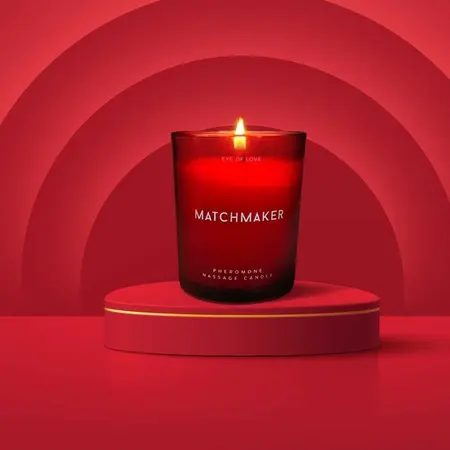Eye of Love Matchmaker Red Diamond masažna sveća 150ml kedar i crna ribizla