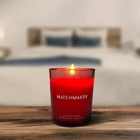 Eye of Love Matchmaker Red Diamond masažna sveća 150ml kedar i crna ribizla