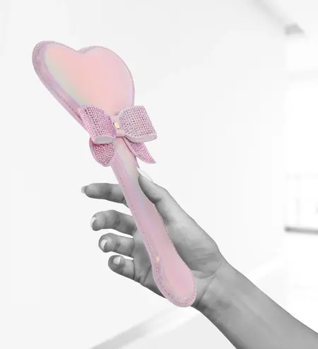 Ouch! Paris kolekcija intimni paddle roze – elegantna bondirana koža