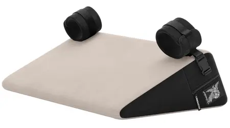 Liberator Bondage Wedge Krem - Ergonomski Jastuk za Podršku sa Lisicama