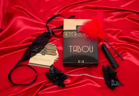 Tabou Sensual Experience Set for Couples - Lace, Accessories & Vibrant Design