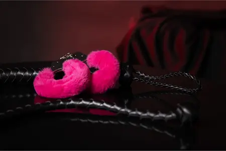 EasyToys PU Leather Whip Black 122cm sa detaljem čvora na ručki