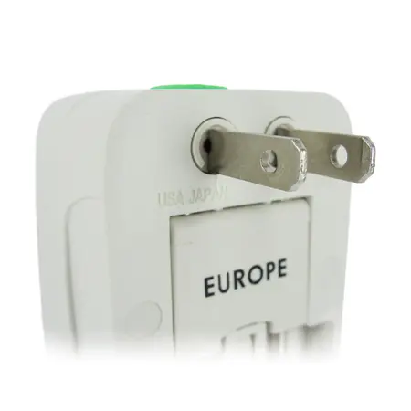 XR Brands Travel Univerzalni Adapter 4-u-1 Worldwide Plug Beli ABS