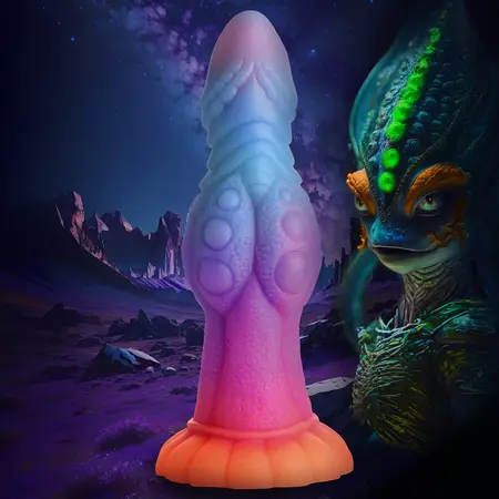 XR Brands Galactic Alien Silikonska Intimna Mašina koja Svetli u Mraku 22cm