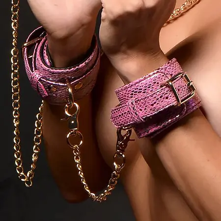 XR Brands Captive Cobra Roze Zmijski Print Bondage Set, Podesiv PU