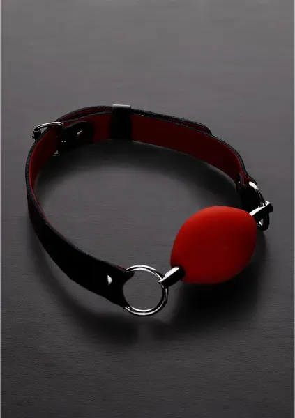 Ouch! Ovalni silikonski gag sa podesivim kožnim kaiševima 42,5 mm crni