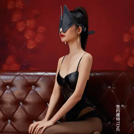 LOCKINK Vixen Adjustable Leather Blindfold Set Black Mask System