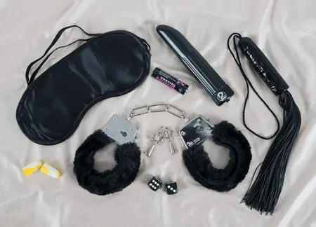You2Toys Pleasure Game Set – SM kockice, flogger, povez, lisice, vibrator