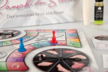 Rausch der Sinne Intimate Couples Game with Massage Oil & Accessories