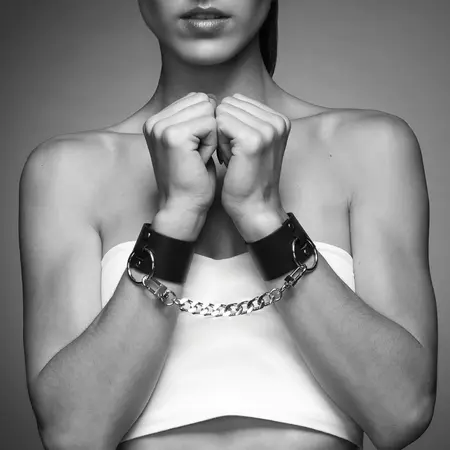 Bijoux Indiscrets MAZE Wide Cuffs Black - Versatile Vegan Leather Restraints