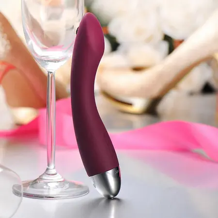 Svakom Amy Violet - Compact Rechargeable Intimate Massager, Waterproof