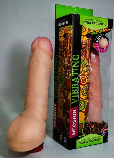 Vibrator realista human formkiberkoža