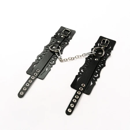Okovi od crne kože sa uzorcima