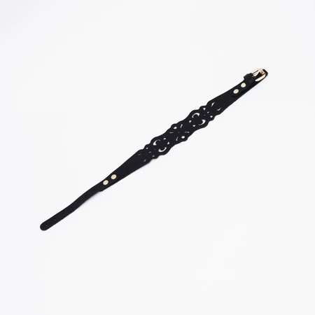 Choker od crne kože sa uzorcima i zlatnim hardverom