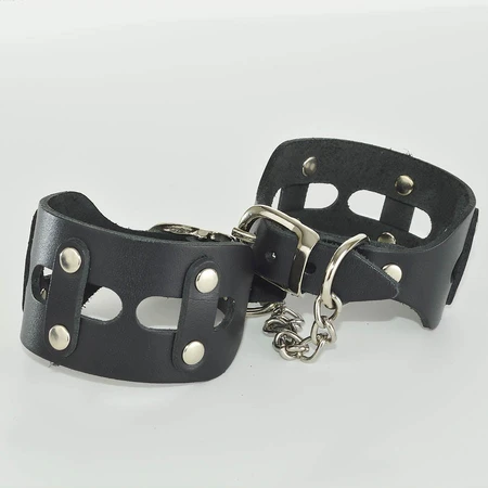 Cezar lisice su crne