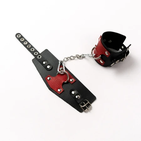 Okovi od crne kože sa crvenim dekorom