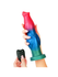Obojeni fantazijski vibrator sa povratnim pokretima i rotacijom .